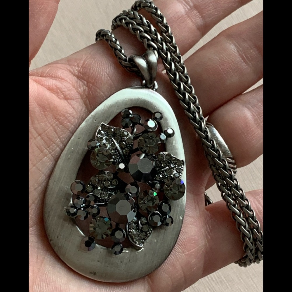 Statement necklace with Swarovski stones